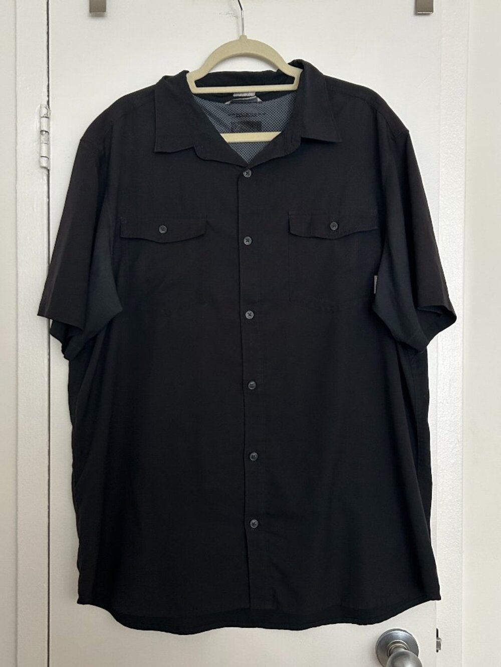 Columbia Men's Moisture Wick Black Short Sleeve Button Down Shirt (Size XL)